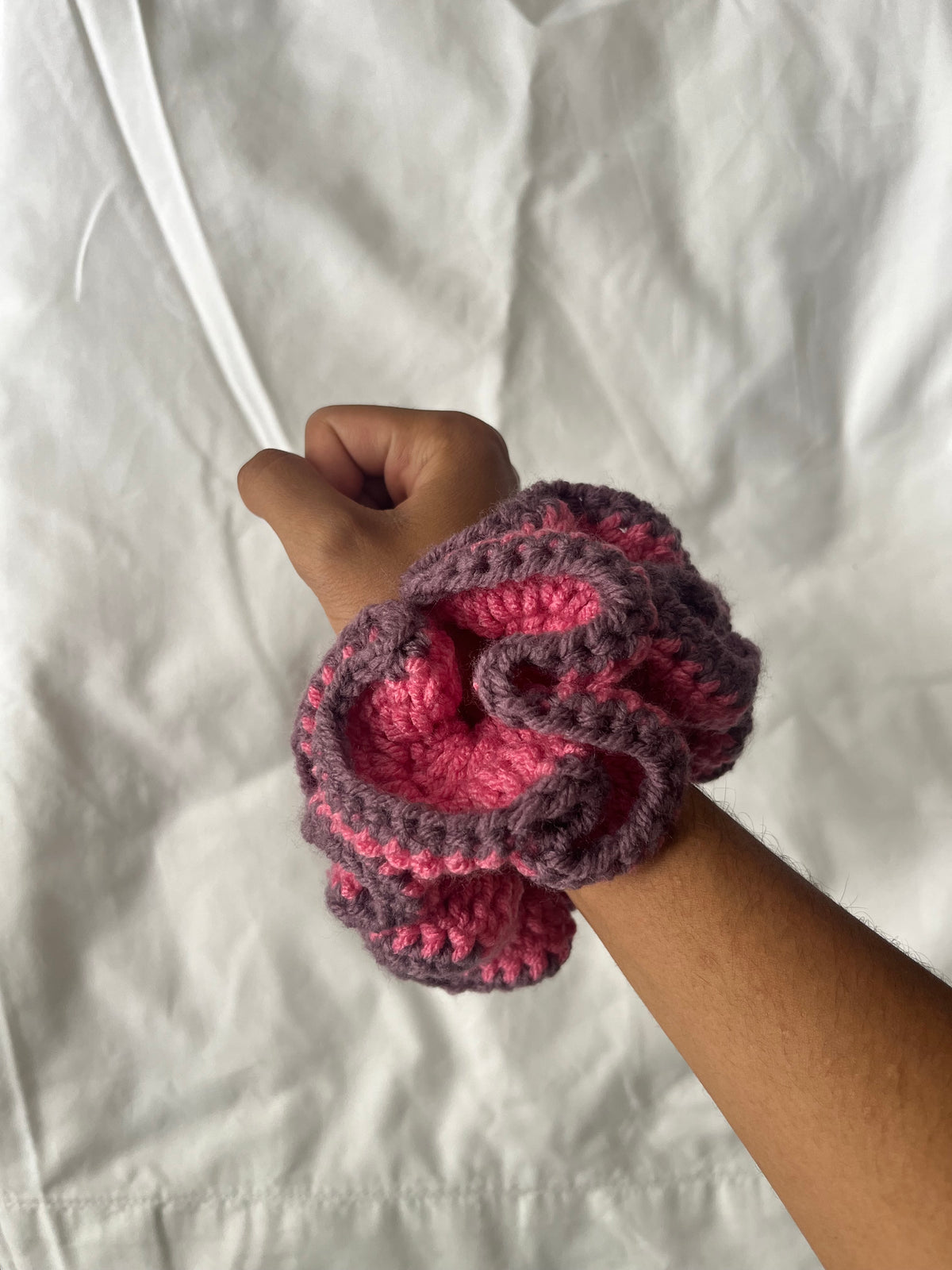 crochet ruffle scrunchie