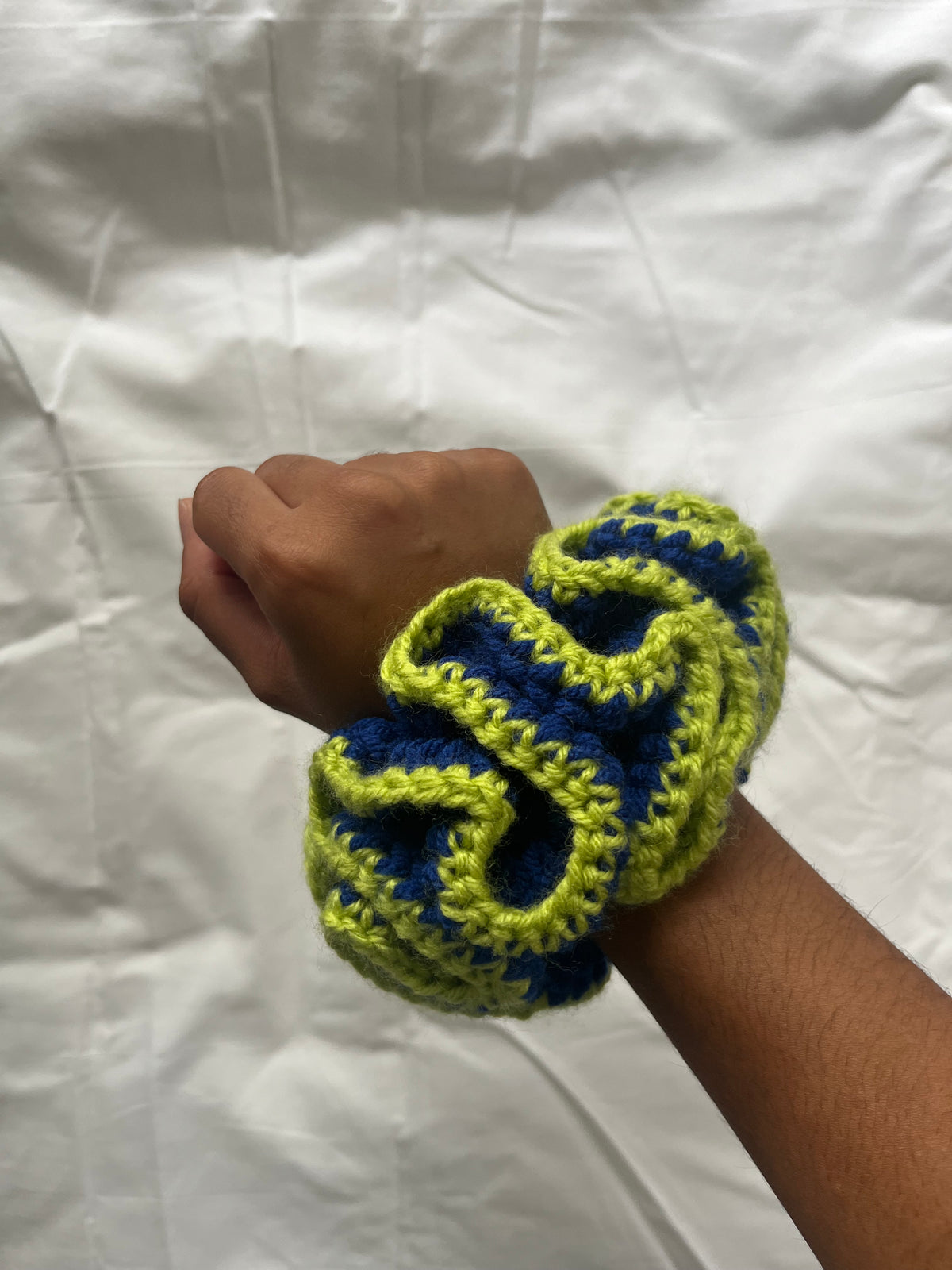 crochet ruffle scrunchie