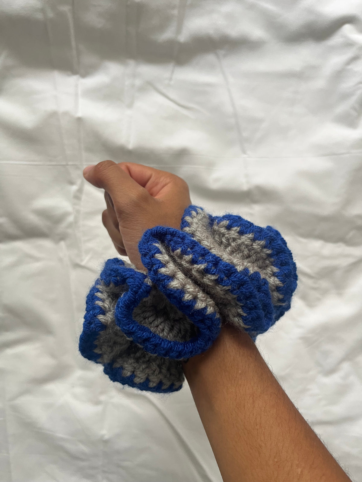 crochet ruffle scrunchie