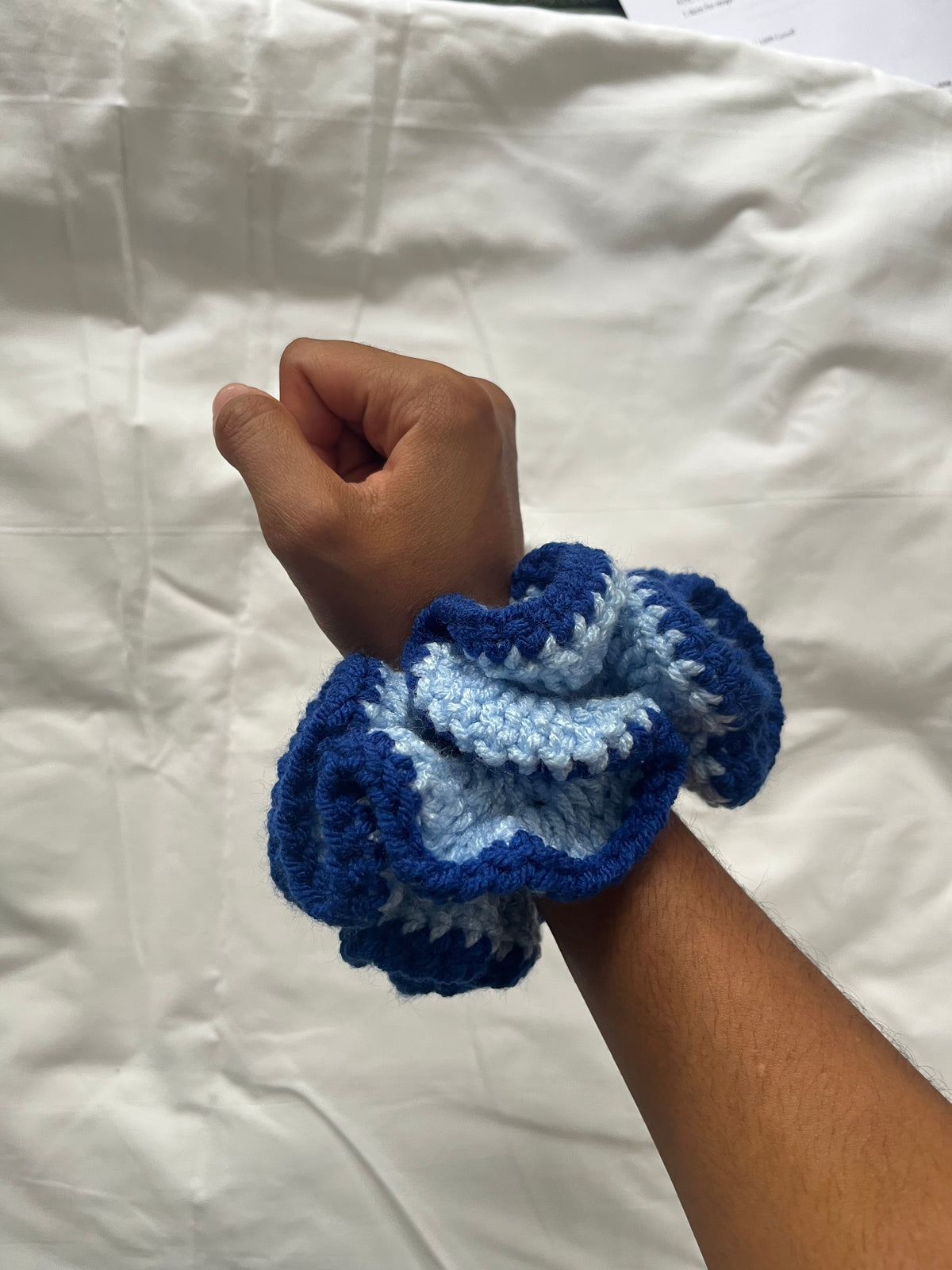 crochet ruffle scrunchie