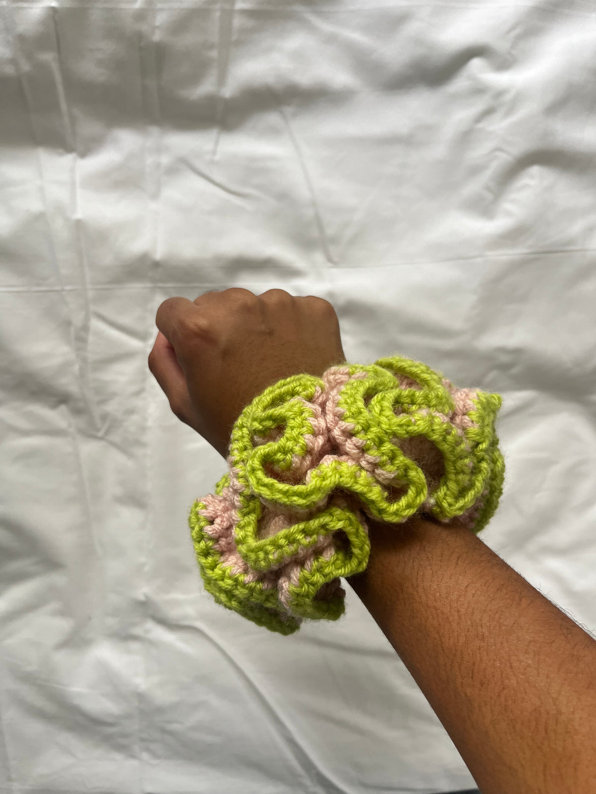 crochet ruffle scrunchie