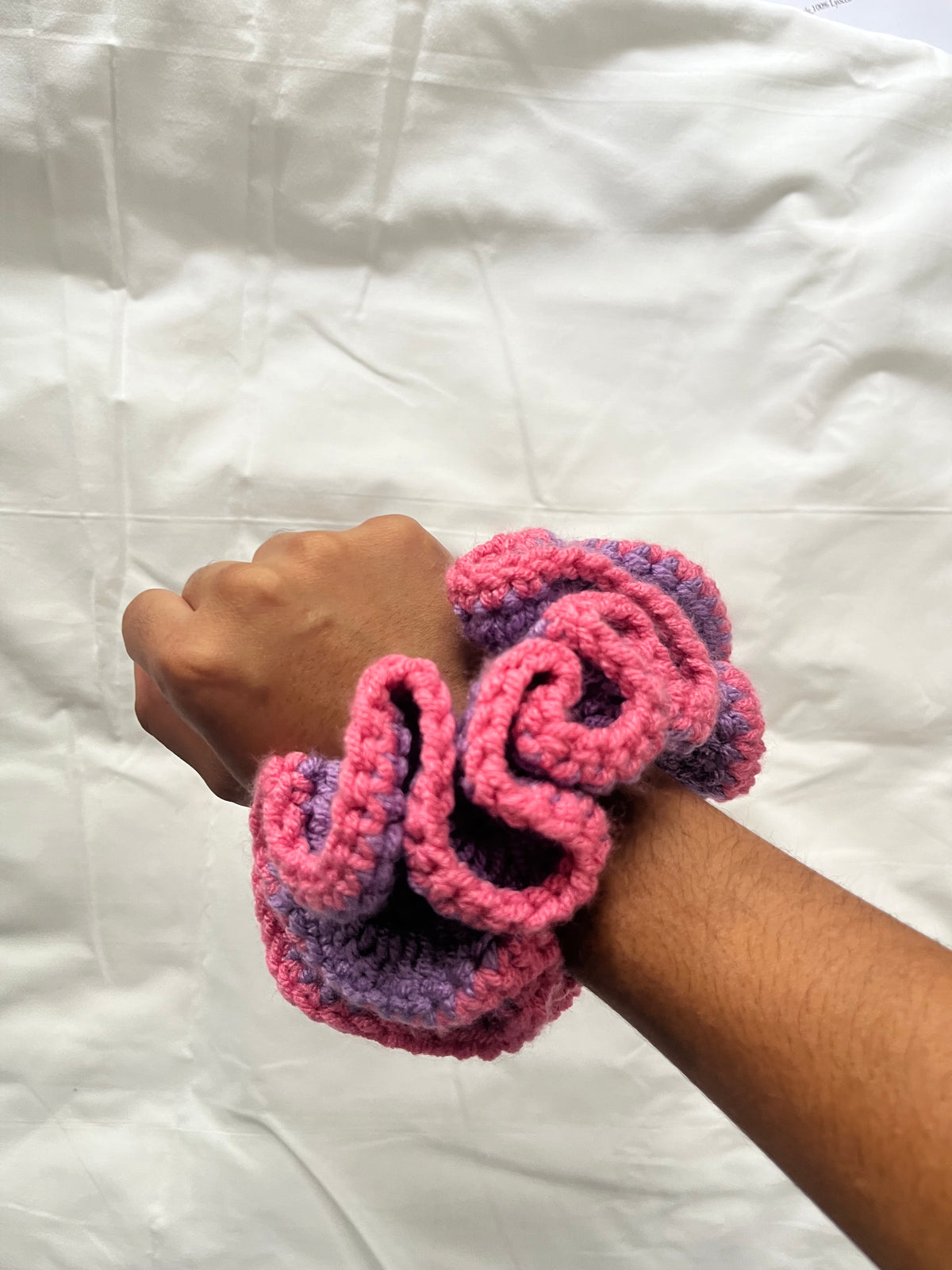 crochet ruffle scrunchie